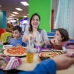 Restaurantes cercanos con menús infantiles para disfrutar en familia